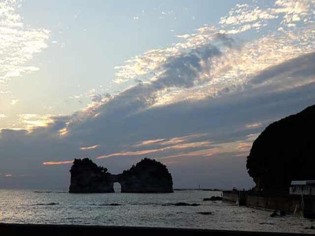 観光名所の円月島♪