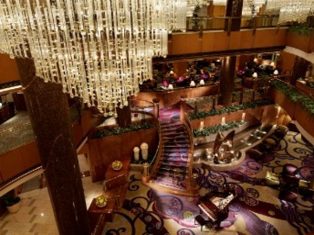 多くの人々が利用するロビー☆