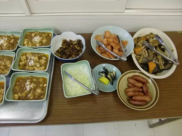従業員食堂でまかないの支給となります♪とにかくおいしかった！と評判です！