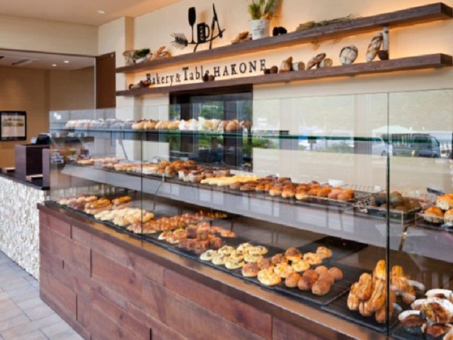 お洒落なパンに囲まれてリゾートバイト♪