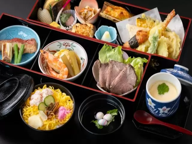 仕込みや盛り付けなどを調理補助のお仕事！！