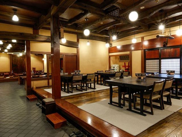 職場の居酒屋さんです！ホテル内に居酒屋があるのはレアですよ～