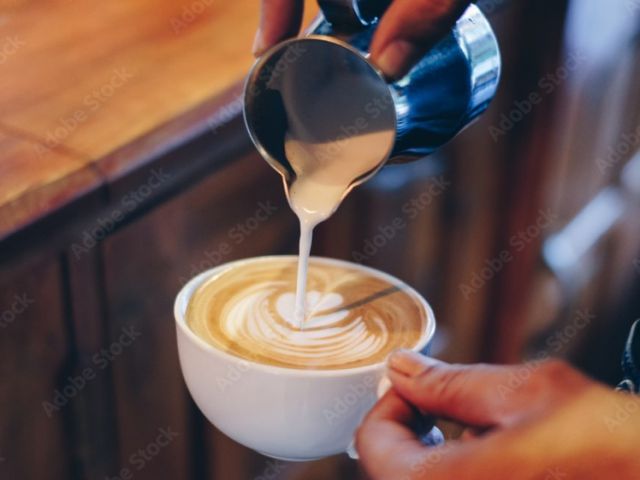 箱にはカフェや美味しい食べ物もたくさんあります！