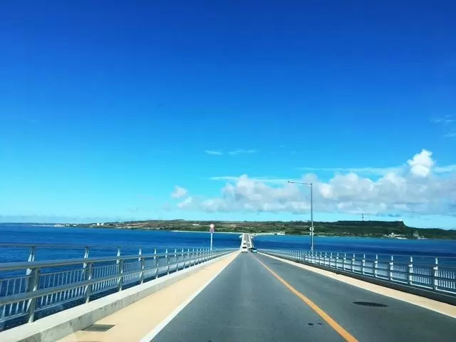 周辺離島は橋でつながっているので、すぐに遊びにいけちゃいます♪