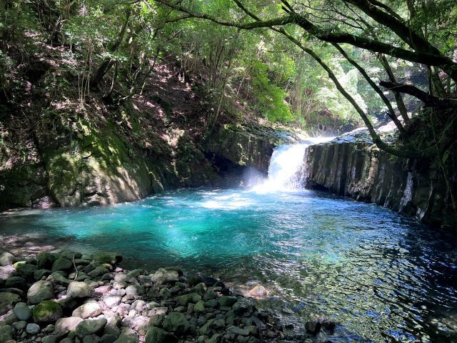 滝壺が水風呂です。たまりません！