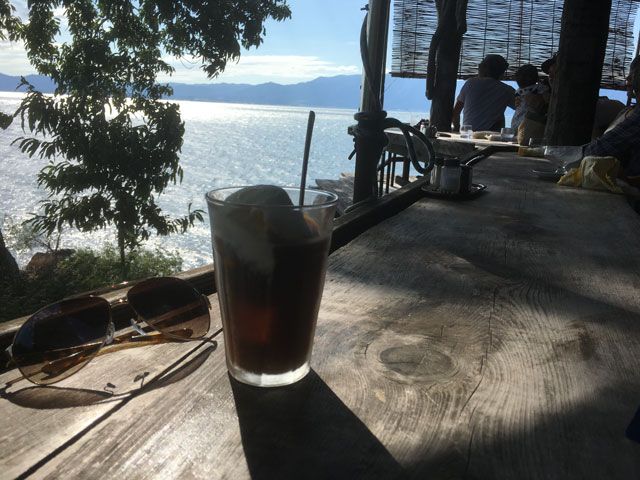 休日はお洒落なカフェで