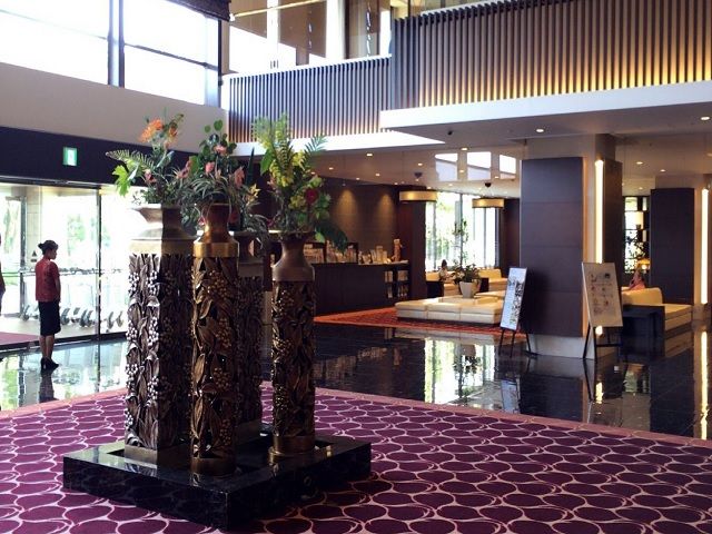 大型のホテルでの人気の”フロント”のお仕事です♪オススメ案件です！！受け入れ”環境良好”