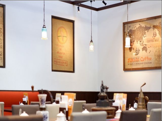 素敵な店内で接客をお願いします！！