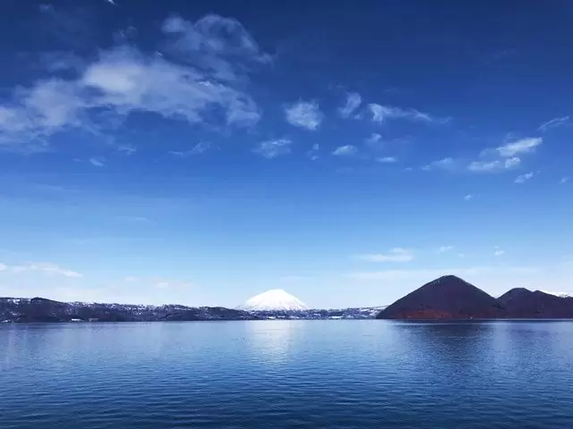ホテルからは一面に広がる洞爺湖を眺める事が出来ます！
