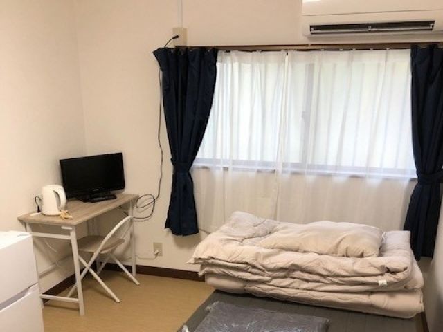 寮は個室でホテルリニューアルに伴い寮も改装しました！
（写真は改装前のものです）