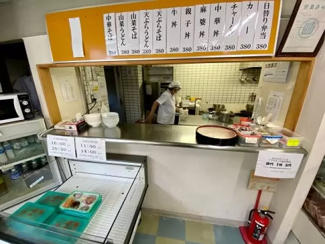 営業時間が決まっていますが、従業員食堂でご飯を食べられます！
Wi-Fiもあり便利ですよ♪