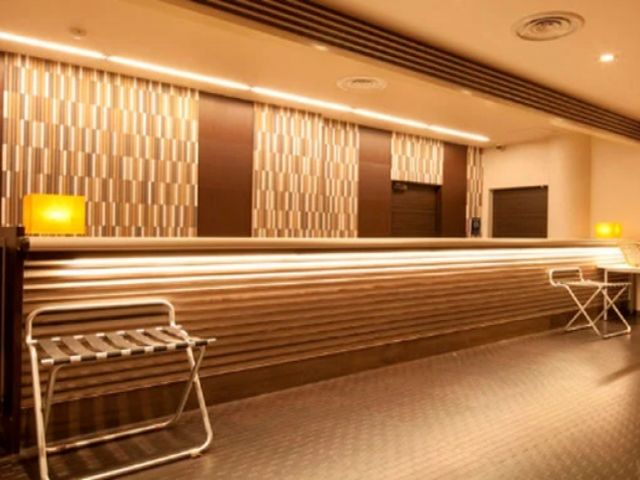 きれいなフロントで勤務できます。
制服での勤務なので、準備物少なく済みますよ～☆