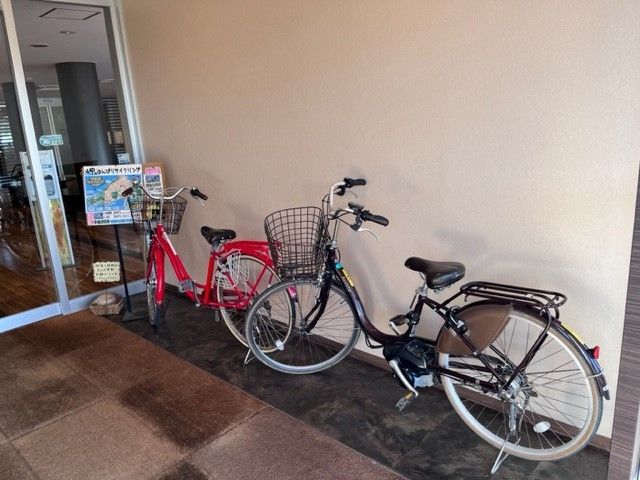 自転車（有料）で借りられます。
空いていればぜひ使ってみてくださいね～☆