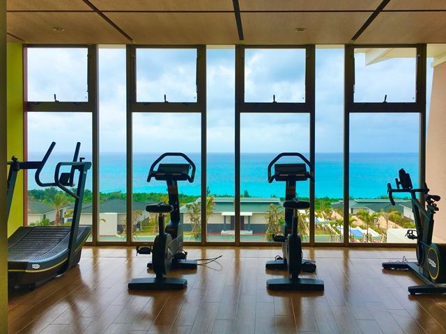 ホテル内のジムを利用できます！これ以上ない程のオーシャンビューで、汗を流せるなんて爽快っ★