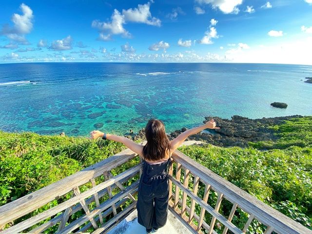 宮古ブルーの海と、緑あふれる森に囲まれた、自然を肌で感じるリゾートホテルでのホール業務♪
