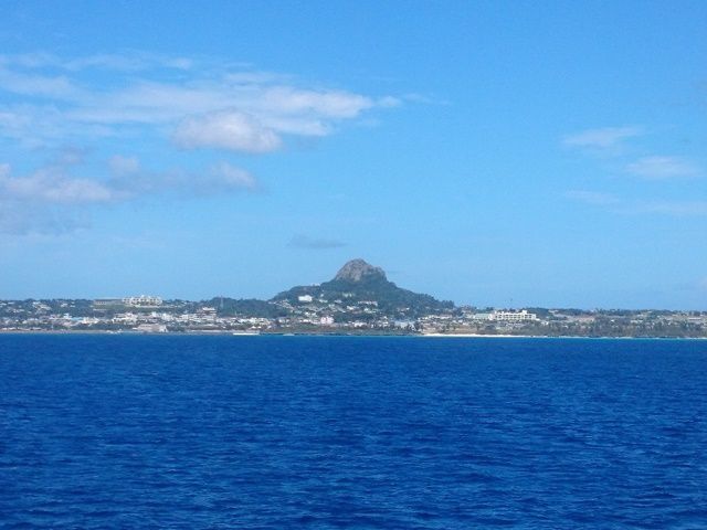 本島から向かうフェリーから『タッチュー』がお出迎えしてくれていますよ～♪♪