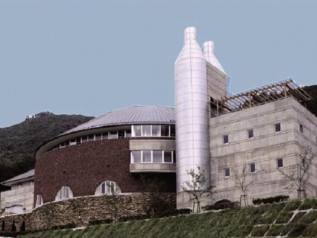 ～観光地は盛沢山なので、お休みの日も充実～
ワイナリー、フルーツ、美術館、神社、歴史…