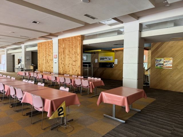 ホールやフロント、清掃業務など、ご対応いただきます。