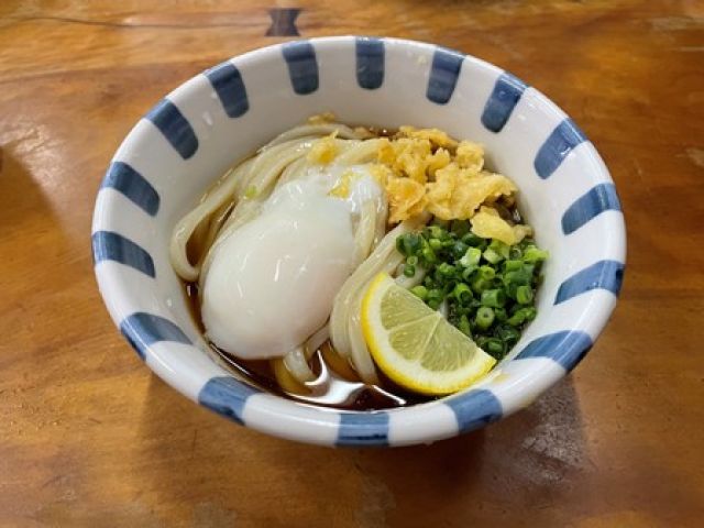 近所には有名なうどん屋さんもあります！
ぜひうどん屋巡りも楽しんでください♪