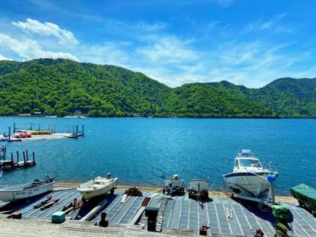 中禅寺湖ではボートに乗ったりサイクリングをしたり、色々な楽しみ方をしていただけます♪