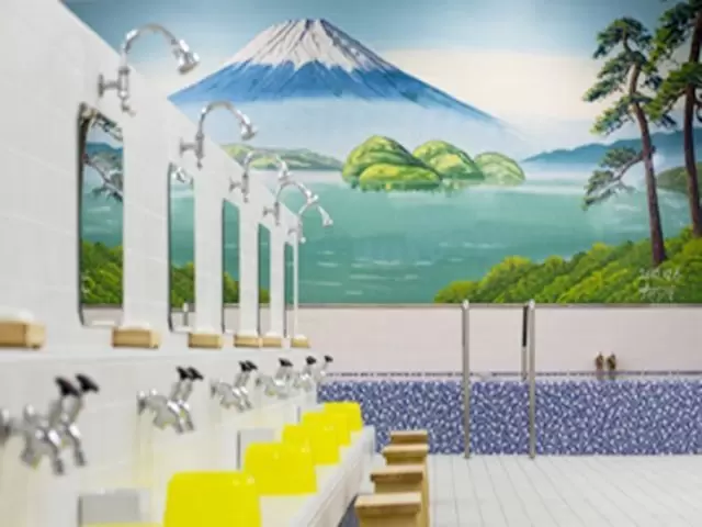 昭和レトロな温泉にも入れます！