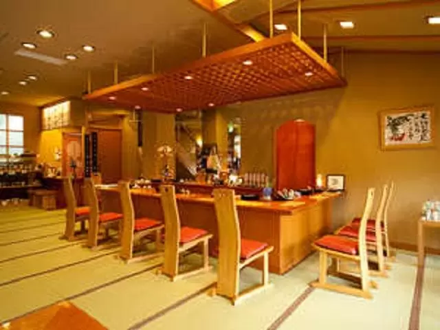 一息つける和風ラウンジ♪食事処での接客ですので、お客様との会話が弾みますよ～（＾＾）