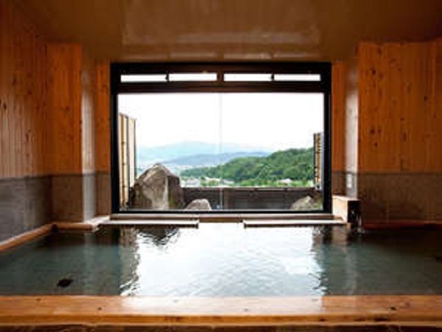 眺め最高の源泉かけ流し温泉に無料で入れちゃいます！