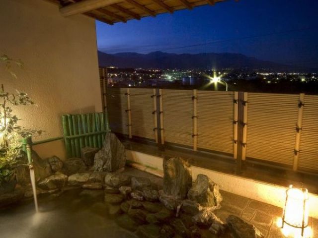 お仕事終わりは大浴場でリラックス！