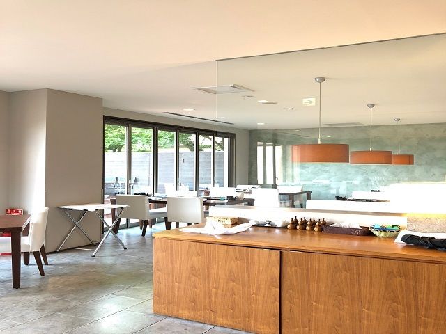 ホール業務をお任せします！！