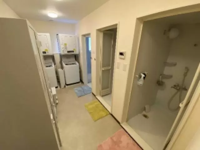 シャワールームです！洗濯設備もしっかり完備！