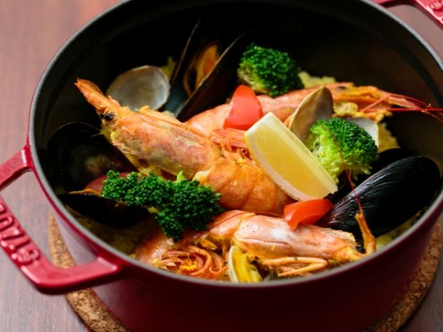 スペインバルのホールのお手伝いをお願いします☆