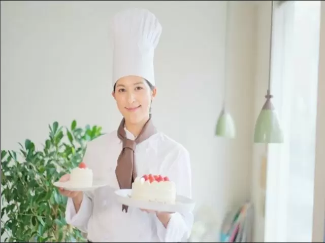 リゾバでも珍しいパティシエのお仕事♪