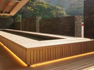 四国最西端の温泉地でのホール業務です☆