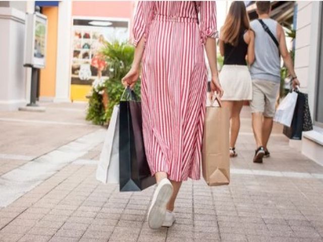 ホテルからの軽井沢駅までのシャトルバスも利用可能です！アウトレットにも行けます！