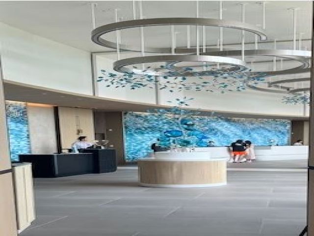 ホテルの顔として勤務頂きます！