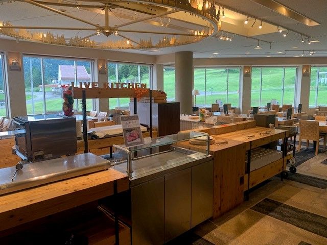 ビュッフェ形式のホールになります！
ゲレンデ内レストランのお仕事もあります！