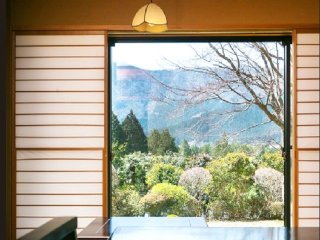 ≪風呂トイレ付き個室×コンビニ近くにあり≫各スタッフ・お客様との距離が近い素敵な旅館です♪