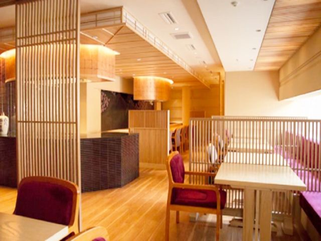 お食事処を中心としたサービスをお任せ致します。