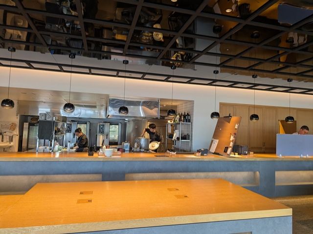 オープンキッチンスタイル！店内の雰囲気がカッコよくお洒落です♪