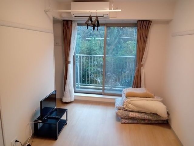 ※写真はイメージ画像。寮はワンルームのお部屋で生活しやすいです。
周辺にコンビニなども有。