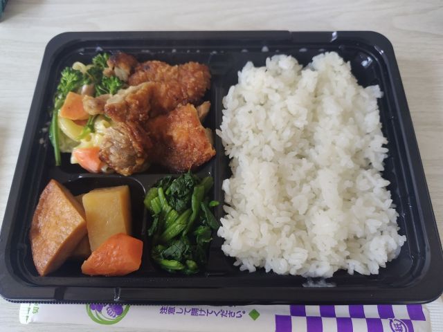 お弁当の支給がございます！