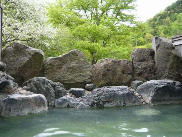 かけ流しの温泉！！毎日利用可能！