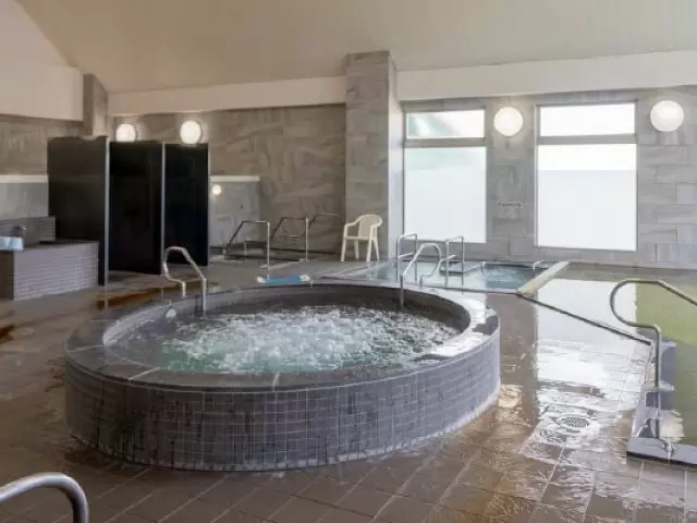 温泉利用も可!アットホーム感のある規模感で、地元住民の憩いの施設。
