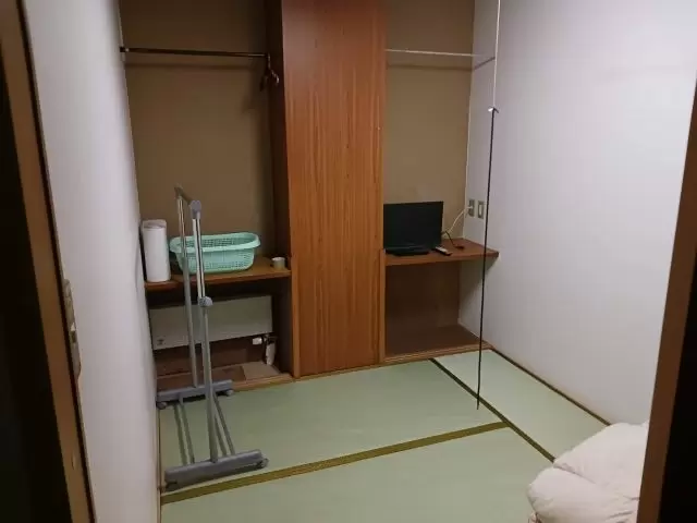 個室寮のお写真です♪
館内なので通勤楽々です!