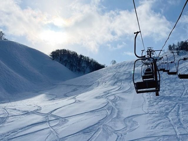 お休みの日はリフト券・レンタルが無料!!
初めてのスキー場バイトにもおすすめ☆