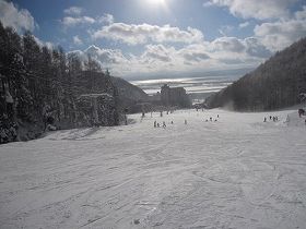 ゲレンデも併設してます！
リフト券・レンタル無料なので休日では滑走可能☆