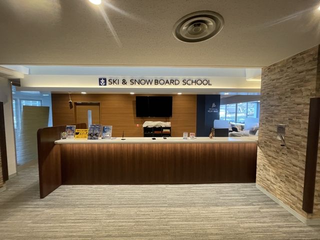 リノベーションしたばかりの奇麗なスキー場ですよ！