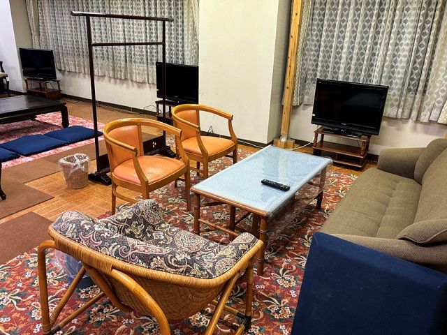 幅広い年齢層の方が活躍中！広～い休憩室もございます！