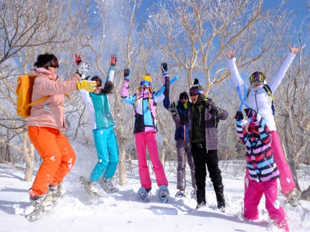 週末はナイター営業もしているので夜も滑れます☆