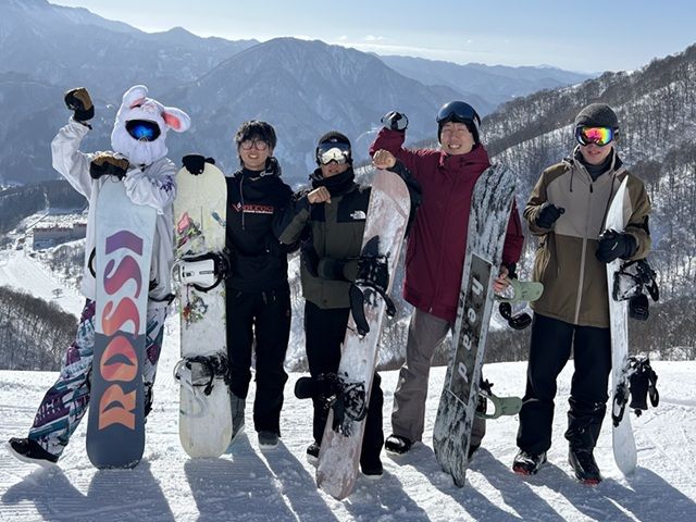 2024-2025年シーズンに勤務いただいたスタッフさん♪自慢のパウダースノーを満喫☆